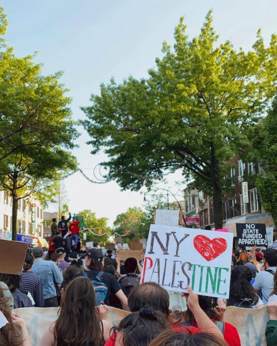 Bella Hadid dalam kampanye offline pro Palestina. (instagram.com/gigihadid)