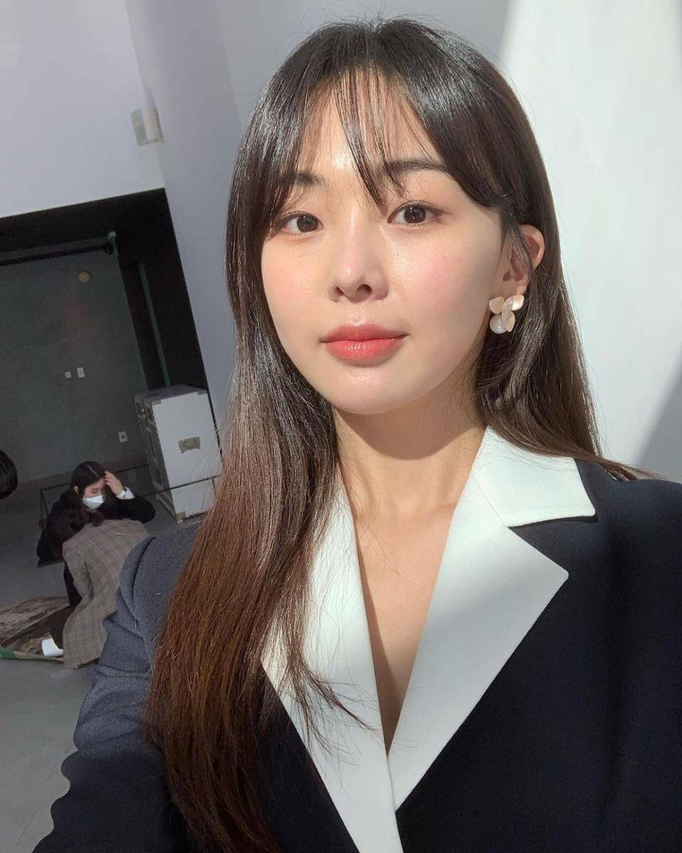 Geum Sae Rok (instagram.com/goldnewrok)