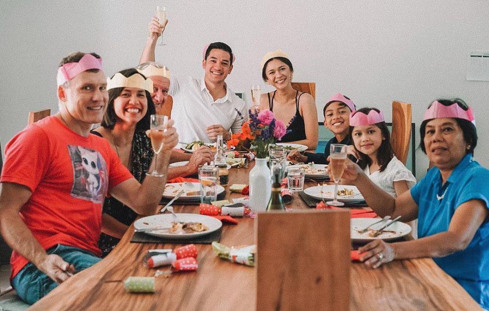 Keluarga Nana Mirdad dan mertua (instagram.com/nanamirdad_)