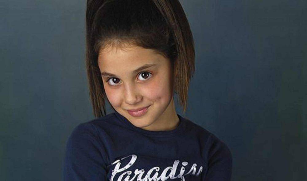 Ariana Grande. (www.zoomboola.com)
