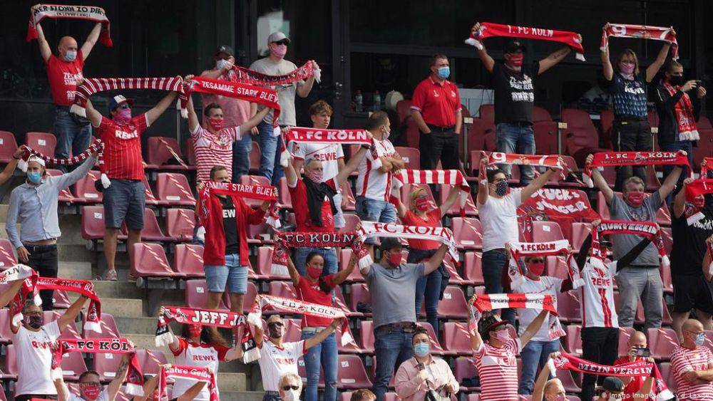 Klub Bundesliga menghormati sejarah (dw.com)