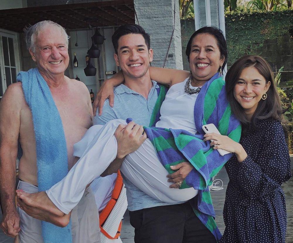 Nana Mirdad dan mertua (instagram.com/andrew.white._)
