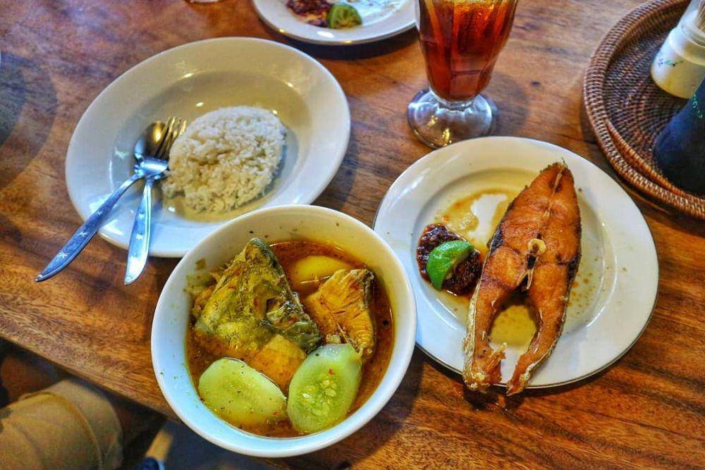 Satu paket menu di Warung Mak Beng (instagram.com/mrachefo)