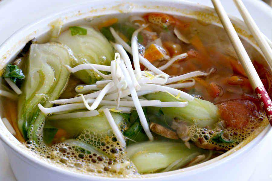 ilustrasi bok choy soup (nlyglutenfreerecipes.com)