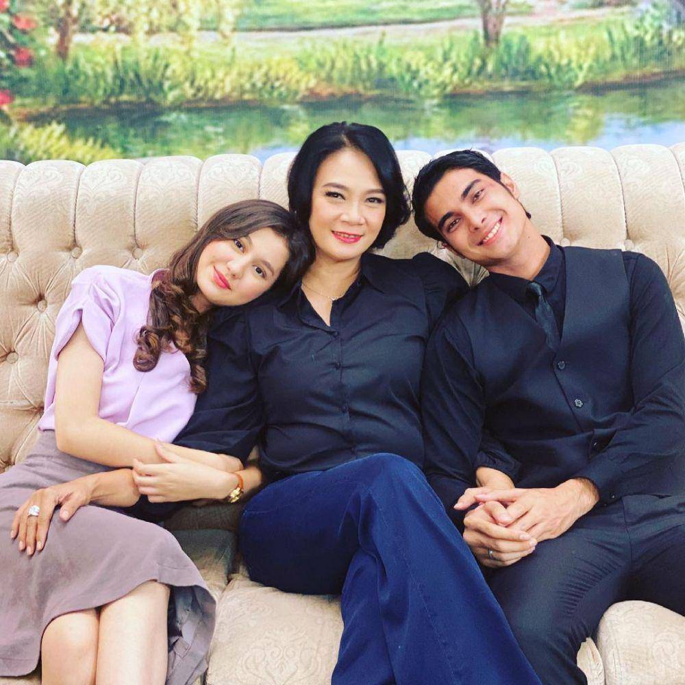 Potret hangat Dian Nitami dengan anak asli dan anak di sinetron (instagram.com/bu_deedee)