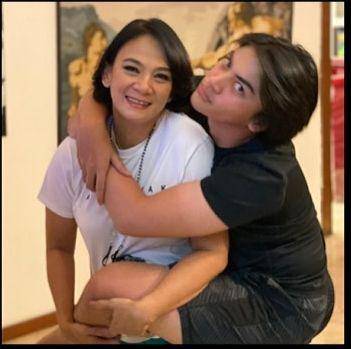 Potret hangat Dian Nitami dengan anak asli dan anak di sinetron (instagram.com/bu_deedee)