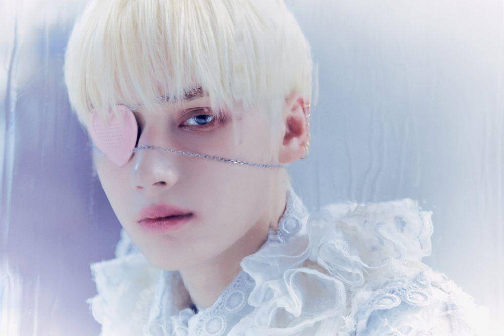 Hueningkai TXT teaser foto 'World' (twitter.com/BIGHIT_MUSIC)