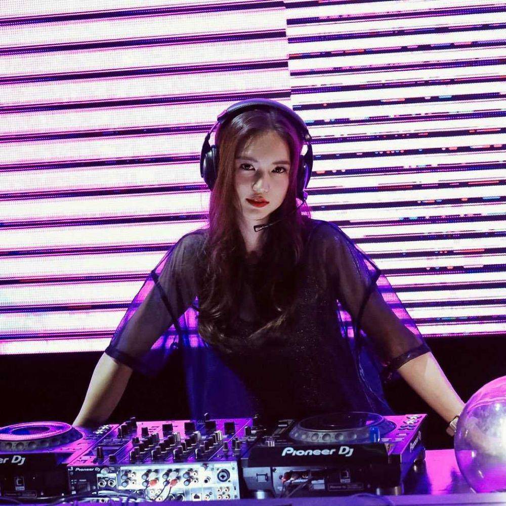 Potret Bua Nalinthip (Instagram.com/buanalinthip)