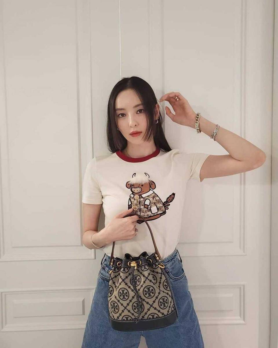 Lee Da Hee (instagram.com/dahee0315)