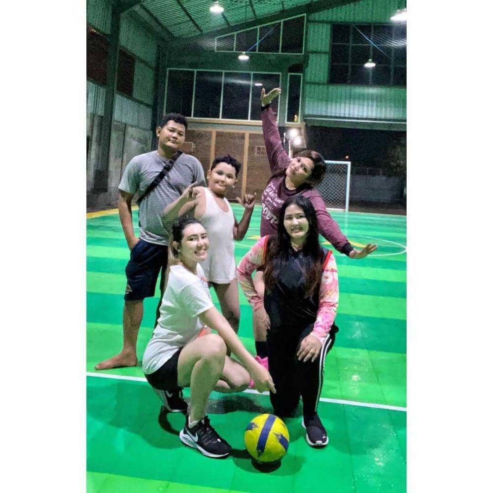 Via Vallen dan keluarga (instagram.com/viavallen)