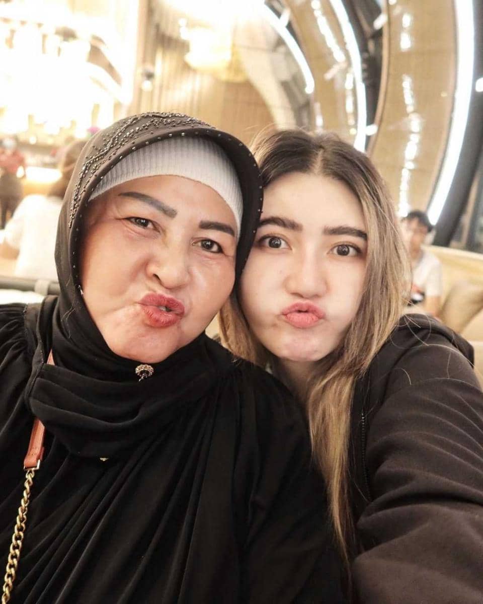 Via Vallen dan sang ibu (instagram.com/viavallen)