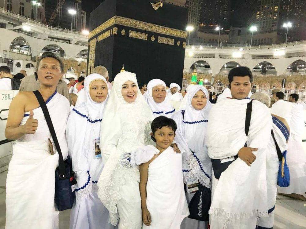 Via Vallen dan keluarga (instagram.com/viavallen)