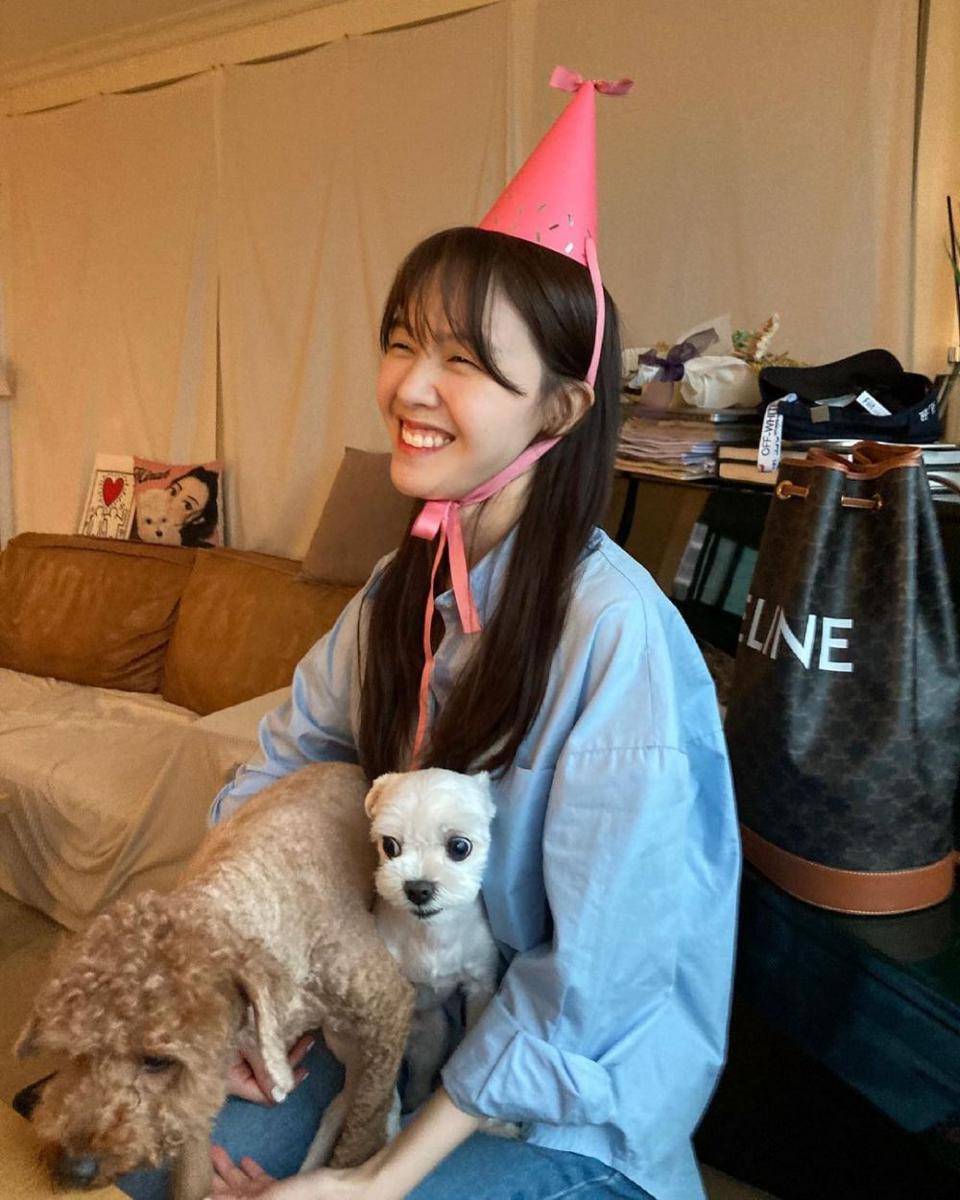 Bang Min Ah (instagram.com/bbang_93)