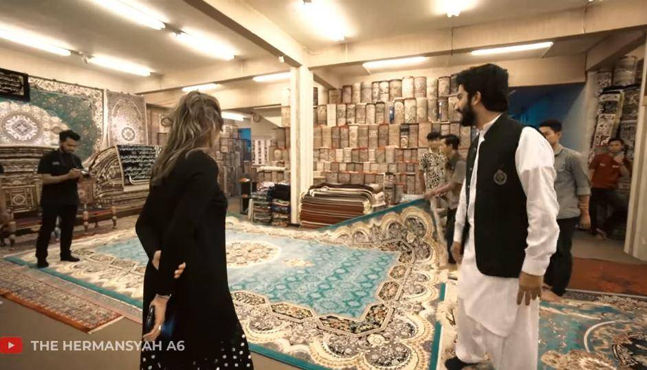 Karpet mahal artis (dok. youtube.com/The Hermansyah A6)