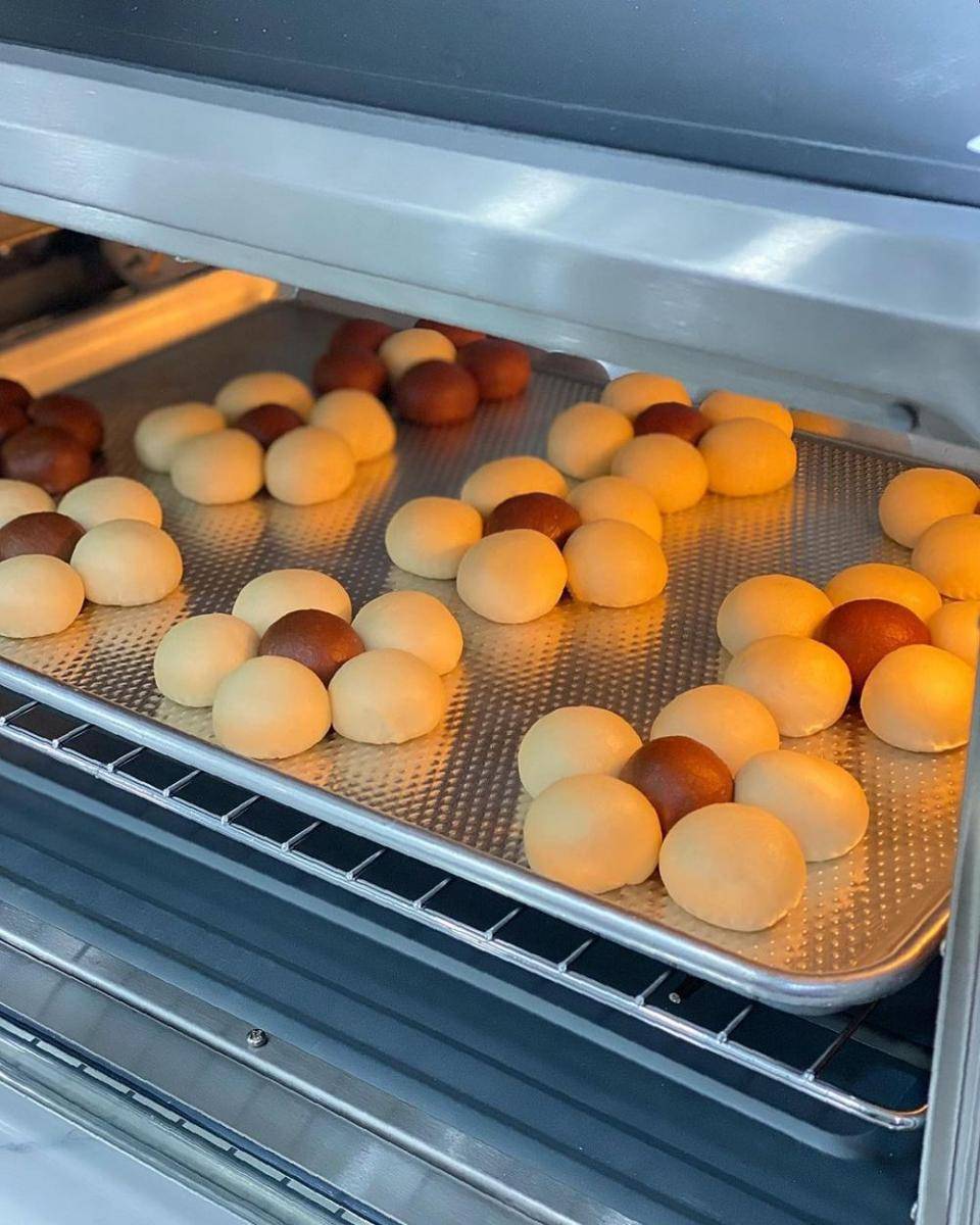 ilustrasi memanggang flower bread (instagram.com/linagui.kitchen)