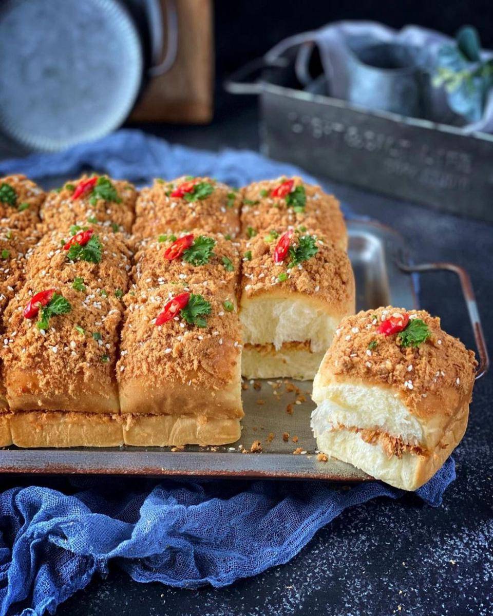 roti sobek abon ayam (instagram.com/linagui.kitchen)