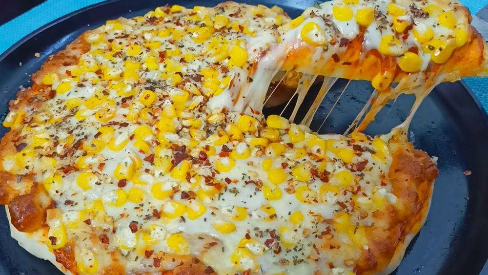 ilustrasi pizza jagung (Youtube/Sreelekhas Yummy Recipes)
