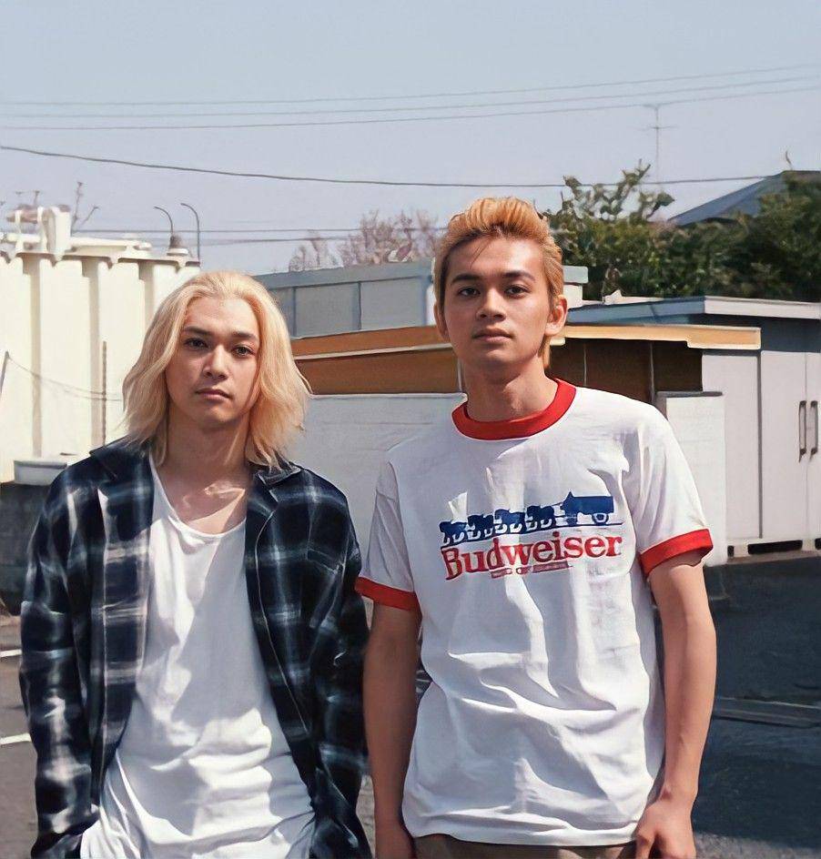 Mikey (Ryo Yoshizawa) dan Takemichi (Takumi Kitamura). (instagram.com/revengers_movie)