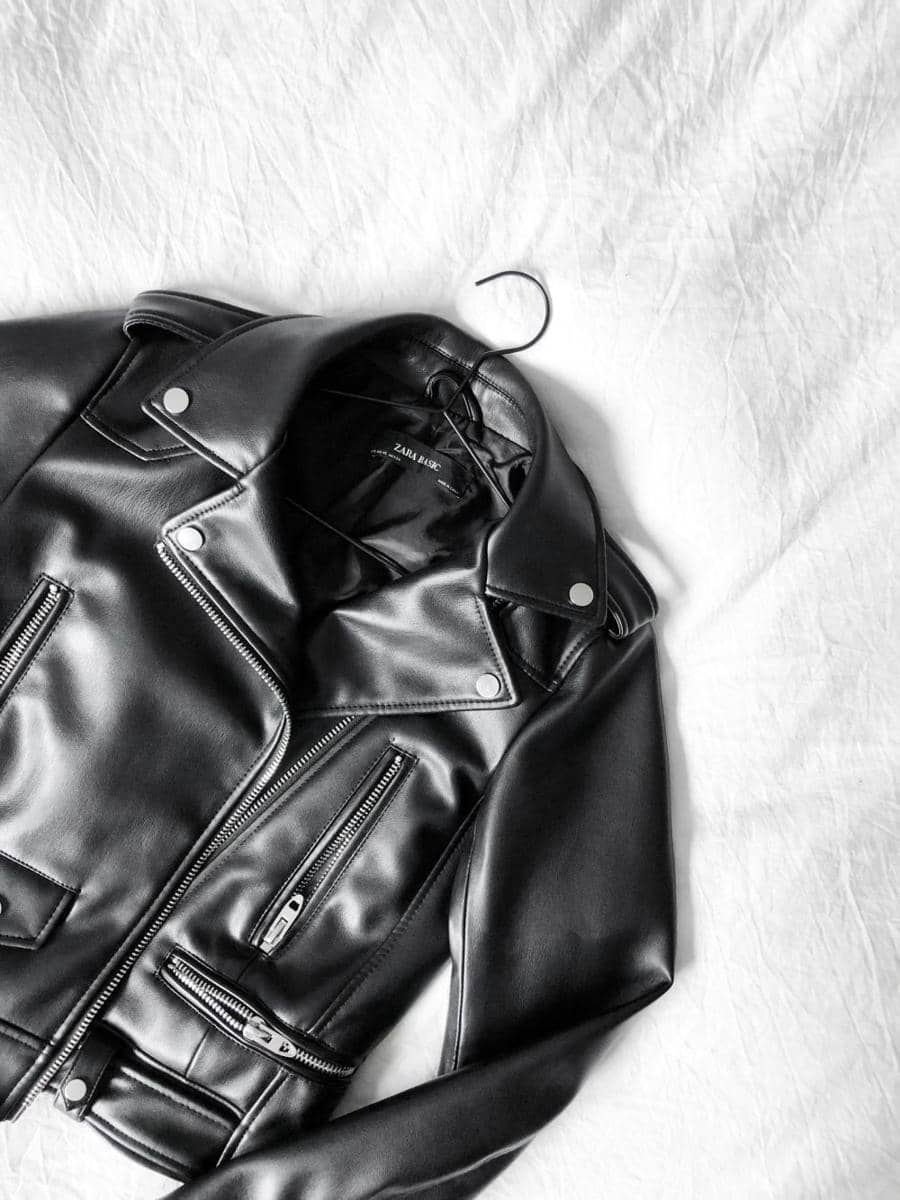 Ilustrasi jaket kulit(unsplash.com/Lea Øchel)
