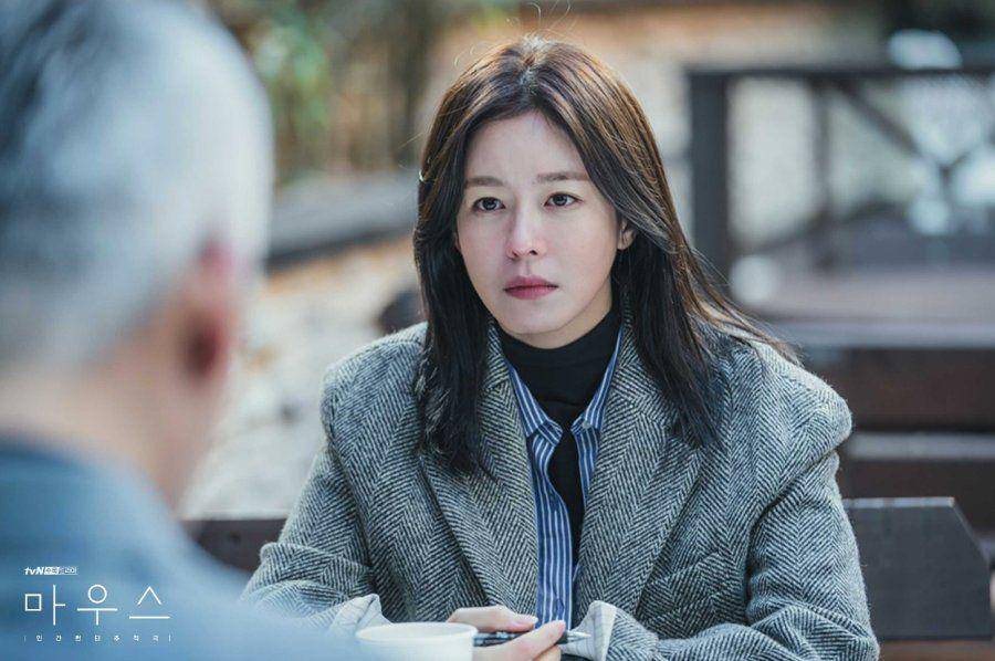 Kyung Soo Jin sebagai Choi Hong Ju. (dok. tvN via mydramalist.com)