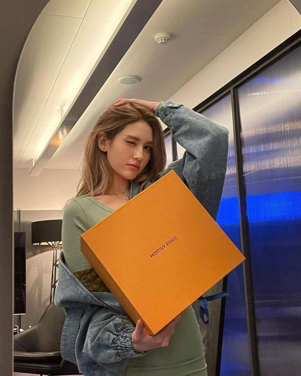 Jeon Somi (instagram.com/somsomi0309)