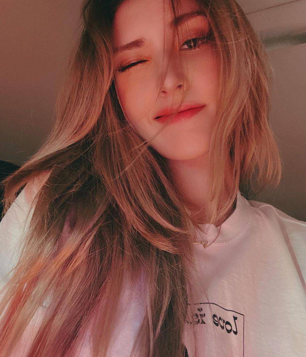 Jeon Somi (instagram.com/somsomi0309)