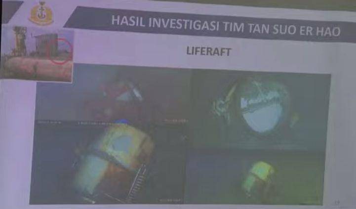 Liferaft salah satu bagian dari KRI Nanggala 402 dan berhasil dievakuasi oleh kapal AL Tiongkok (Tangkapan layar YouTube TNI AL)