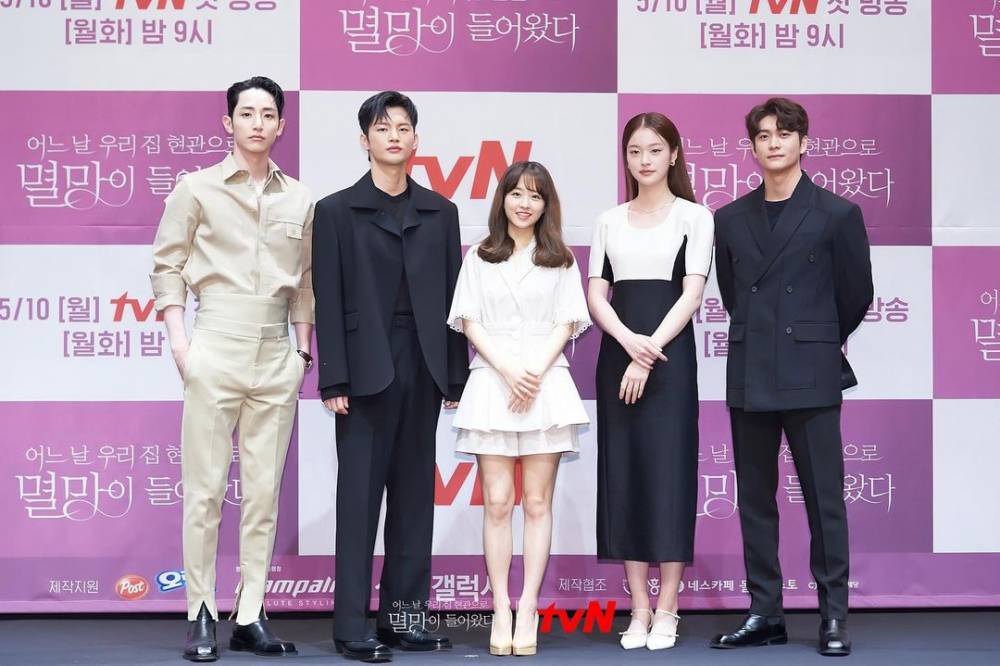 Para pemain KDama Doom At Your Service (instagram.com/tvndrama.official)