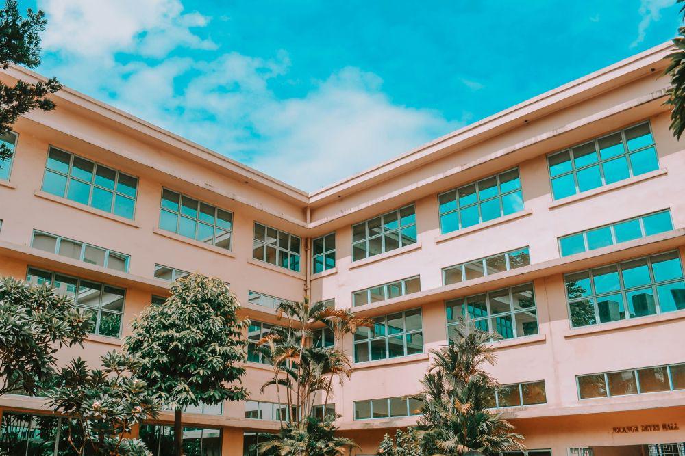 ilustrasi bangunan sekolah (unsplash.com/Wander Fleur)
