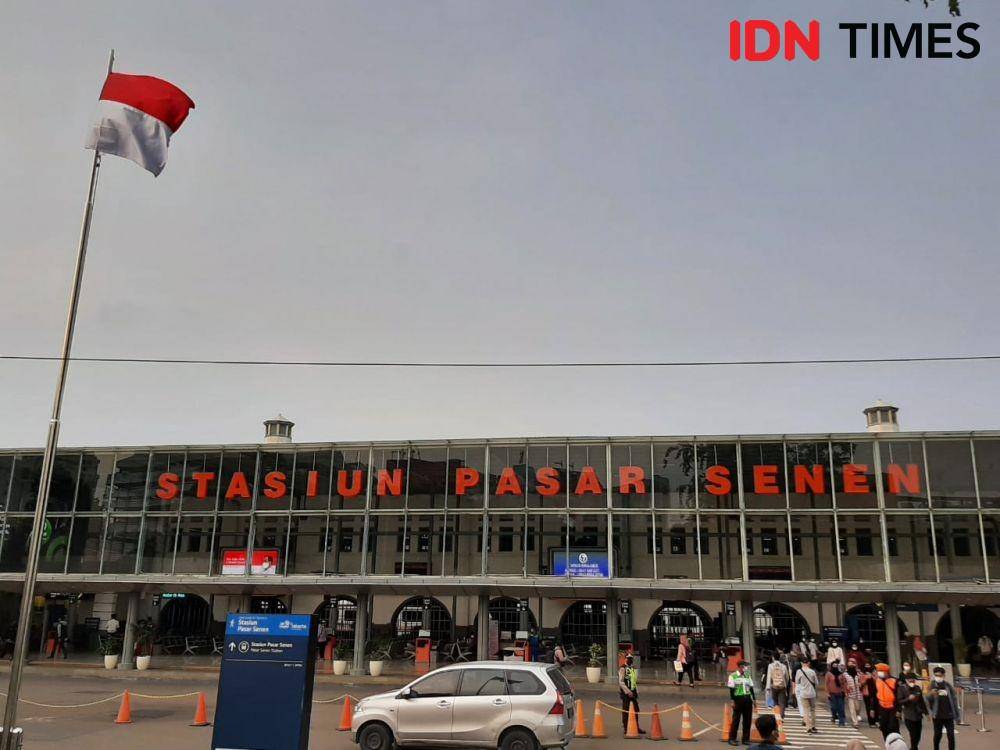 Stasiun Pasar Senen. (IDN Times/Besse Fadhilah)