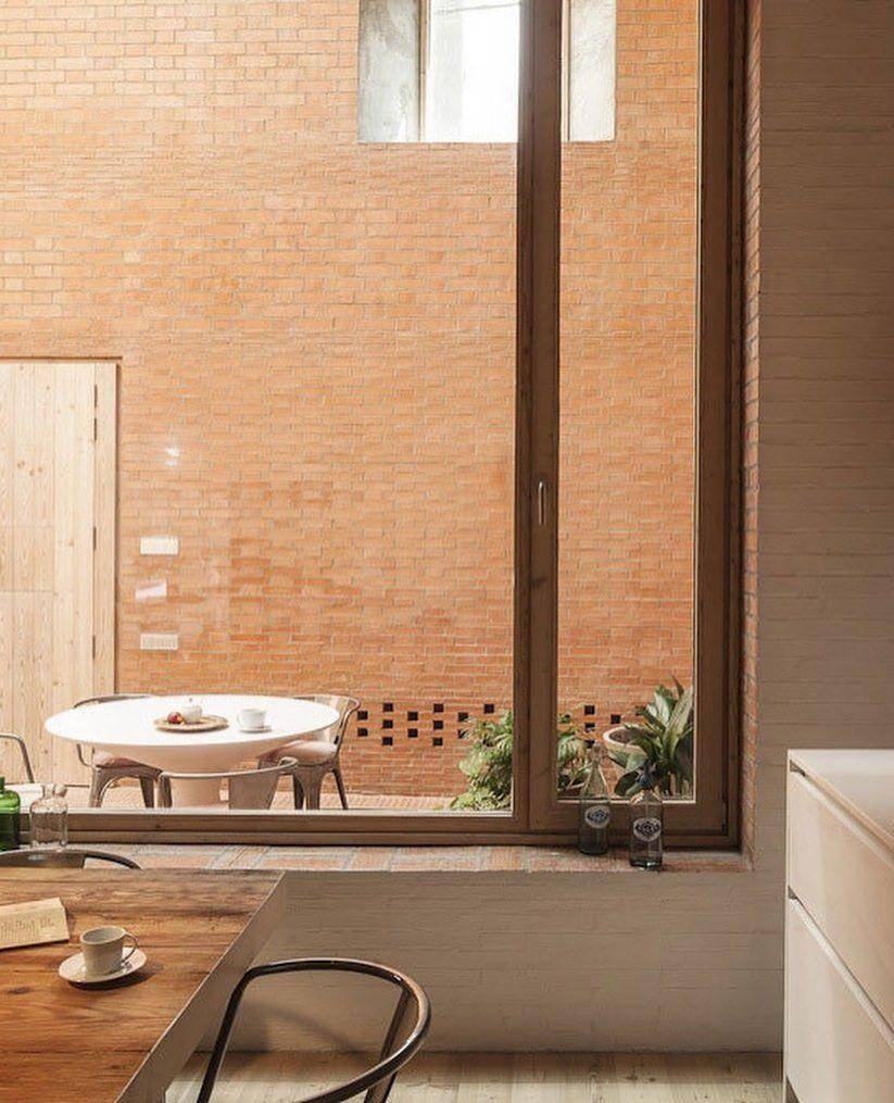 Teras di tengah rumah (instagram.com/yellowtrace)