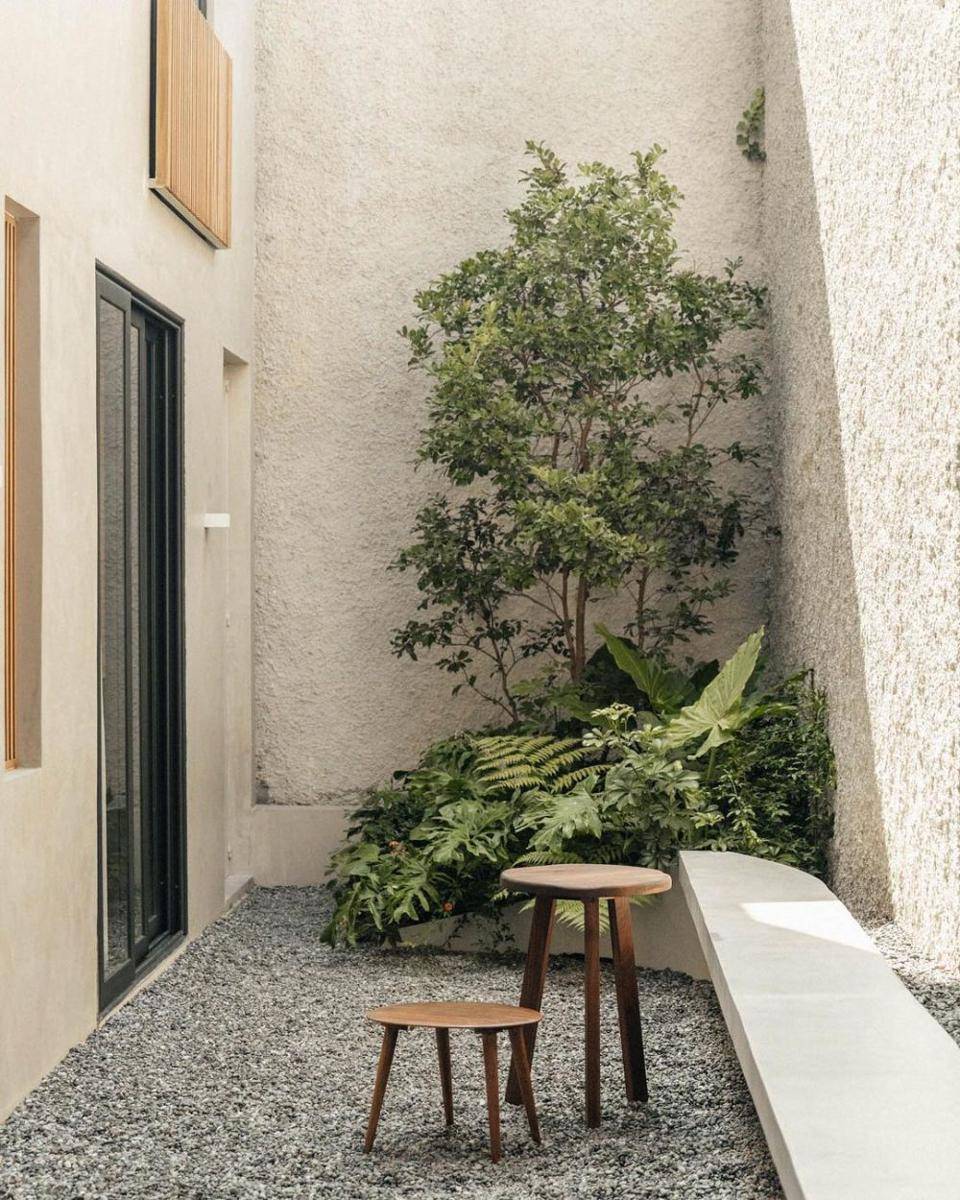 Teras belakang (instagram.com/yellowtrace)