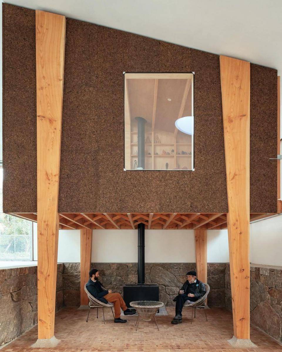 Teras depan (instagram.com/yellowtrace)
