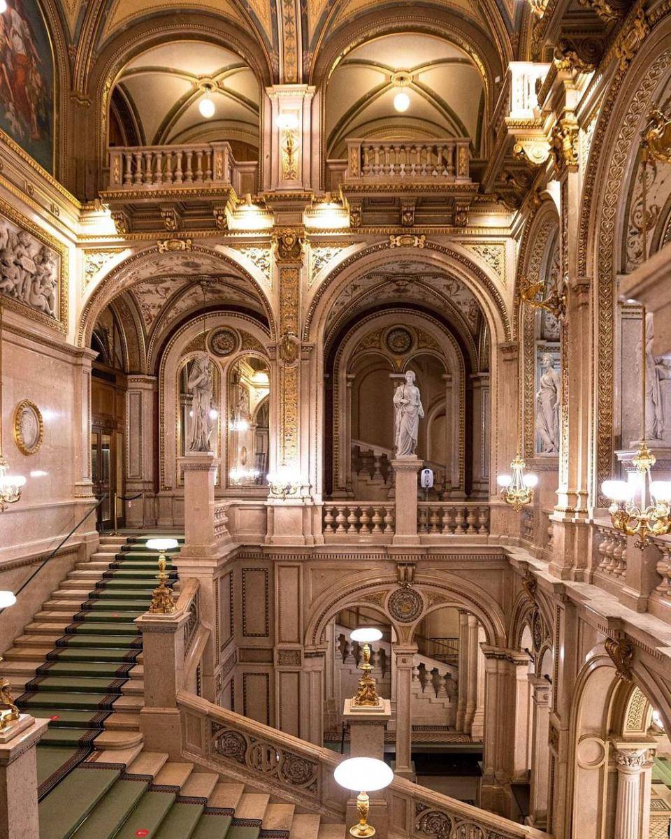 Staatsoper, (instagram.com/lukas_arnold_photography)