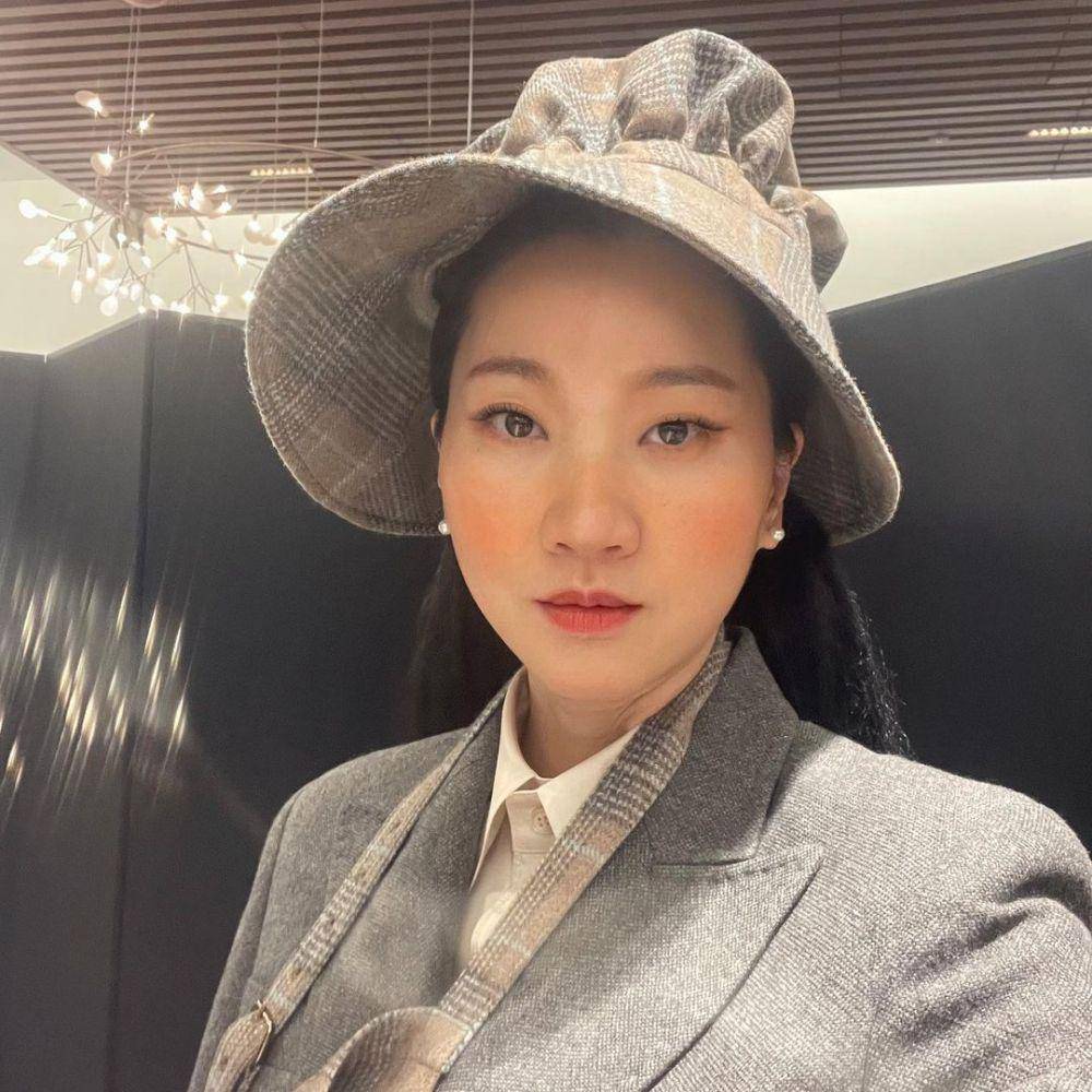 Jang Yoon Ju (instagram.com/yoonjujang)
