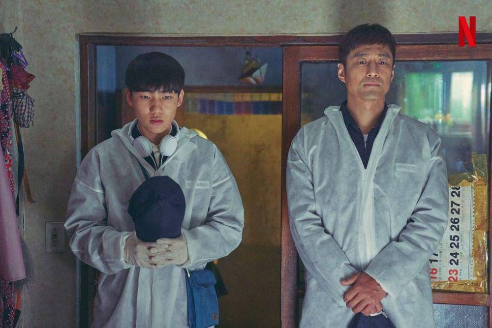 Tang Joon Sang (kiri) dan Ji Jin Hee (kanan) di drama Korea Move to Heaven (instagram.com/netflixkr)