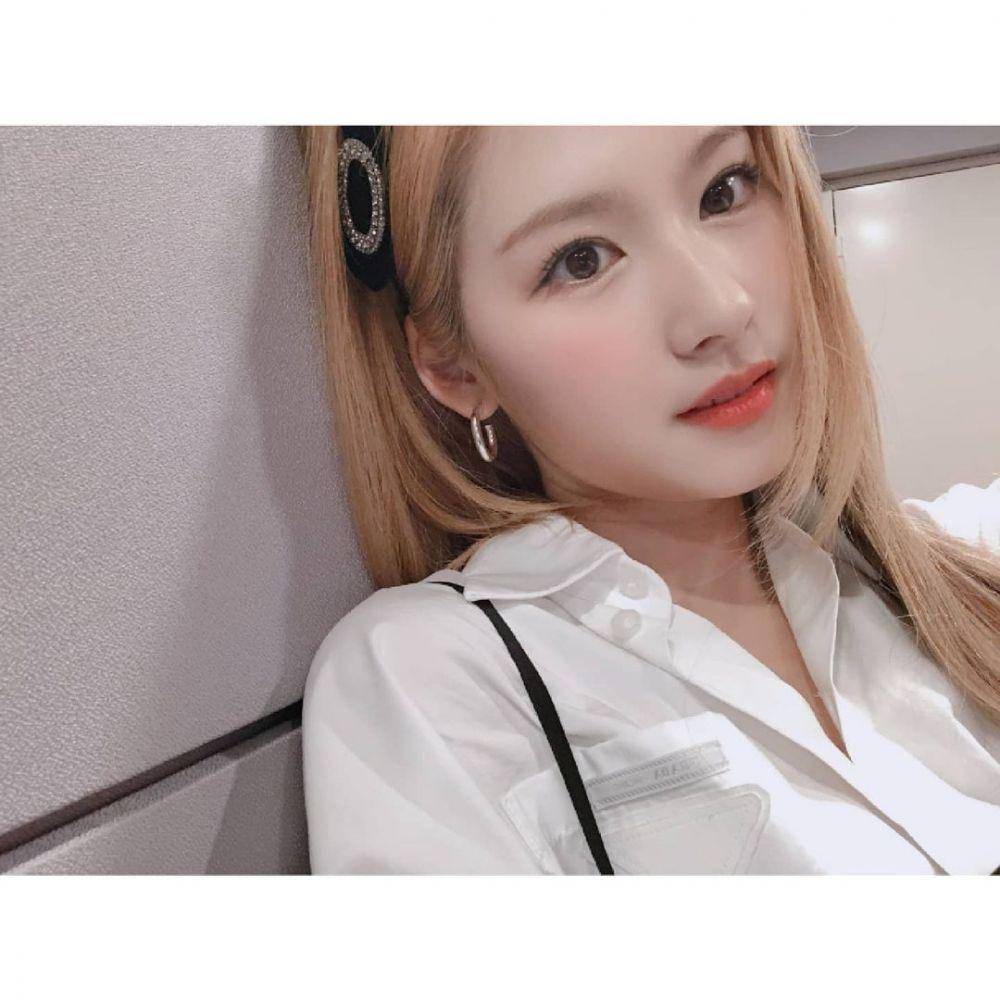 Sana TWICE (instagram.com/twicetagram)