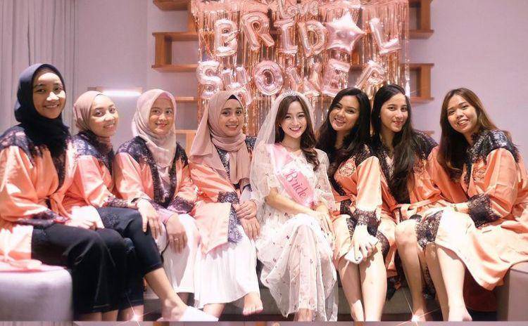 Bridal shower nanda (Instagram.com/nandaarsynt)