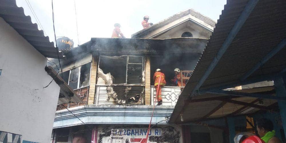 Kebakaran sebuah rumah di daerah Kedungdoro Surabaya, Rabu (19/5/2021). Dokumentasi Istimewa