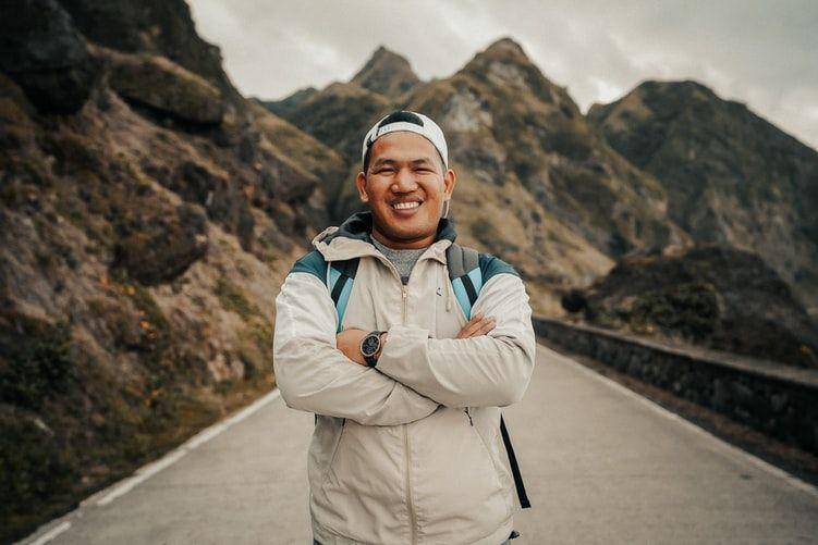 Ilustrasi pria bahagia (unsplash.com/johnmerinfilms)
