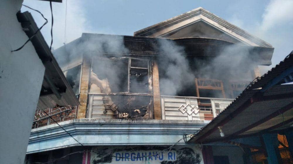Kebakaran sebuah rumah di daerah Kedungdoro Surabaya, Rabu (19/5/2021). Dokumentasi Istimewa
