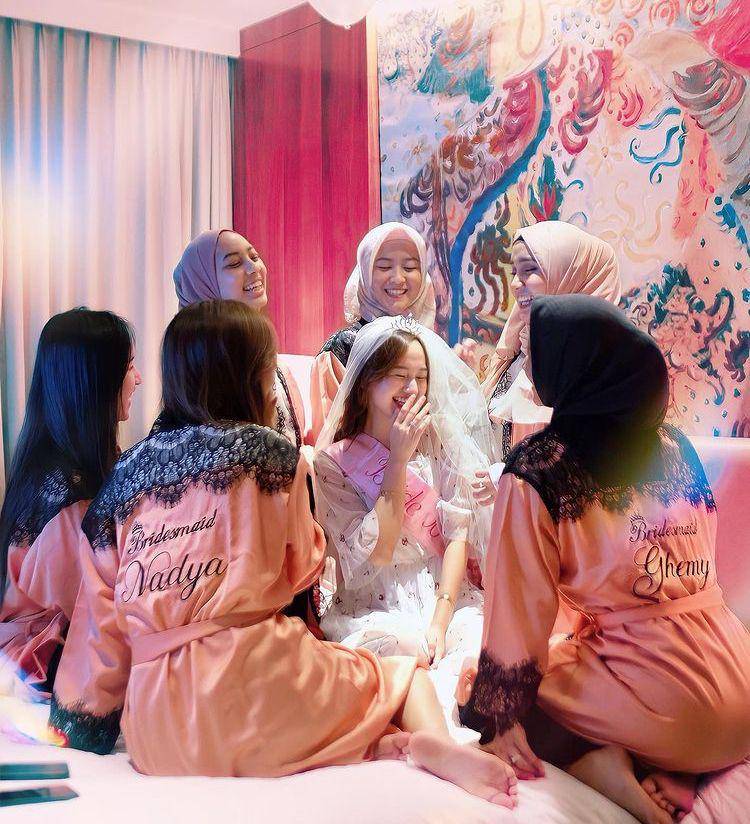 Bridal shower nanda (Instagram.com/nandaarsynt)