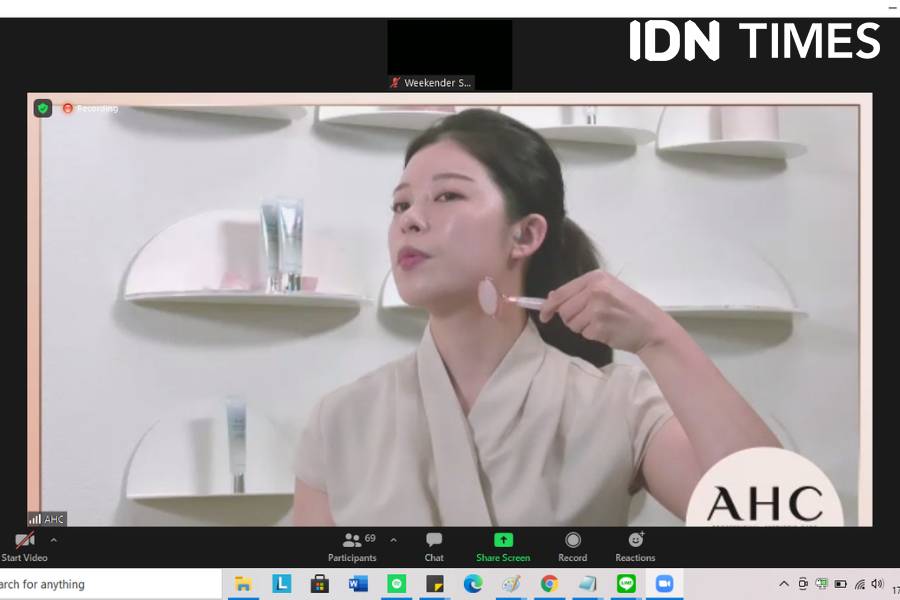 AHC Global Virtual Event "Are you ready to TURN UP YOUR GLOW?", Senin (17/5/2021). IDN Times/Tyas Hanina