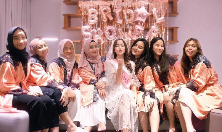 10 Momen Bridal Shower Beauty Vlogger Nanda Arsyinta, Manis Banget!