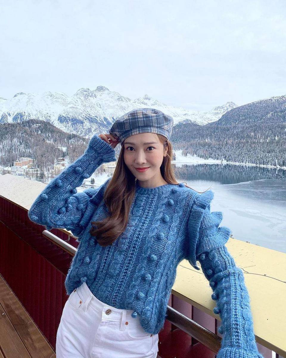 penampilan Jessica Jung dengan outfit biru (Instagram.com/jessica.syj)