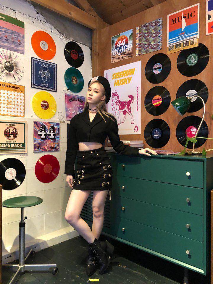Winter behind the scenes. (twitter.com/aespa_official)