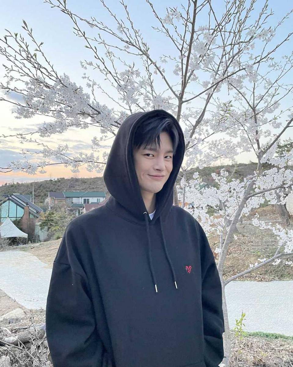 Seo In Guk (instagram.com/seo_cccc)