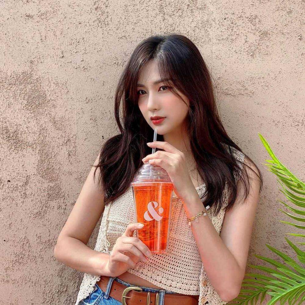 Hayoung Apink (instagram.com/_ohhayoung_)