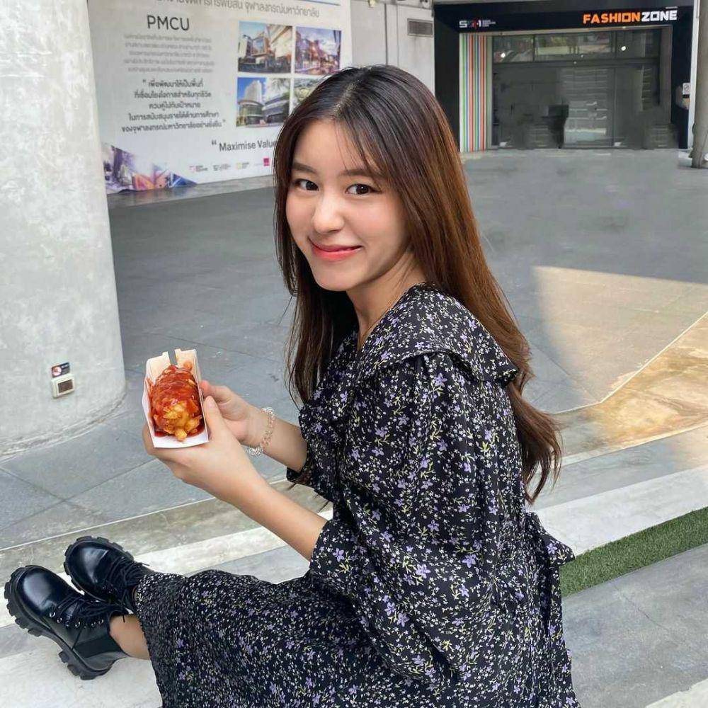 Ciize Apichaya (instagram.com/ciizezphr)