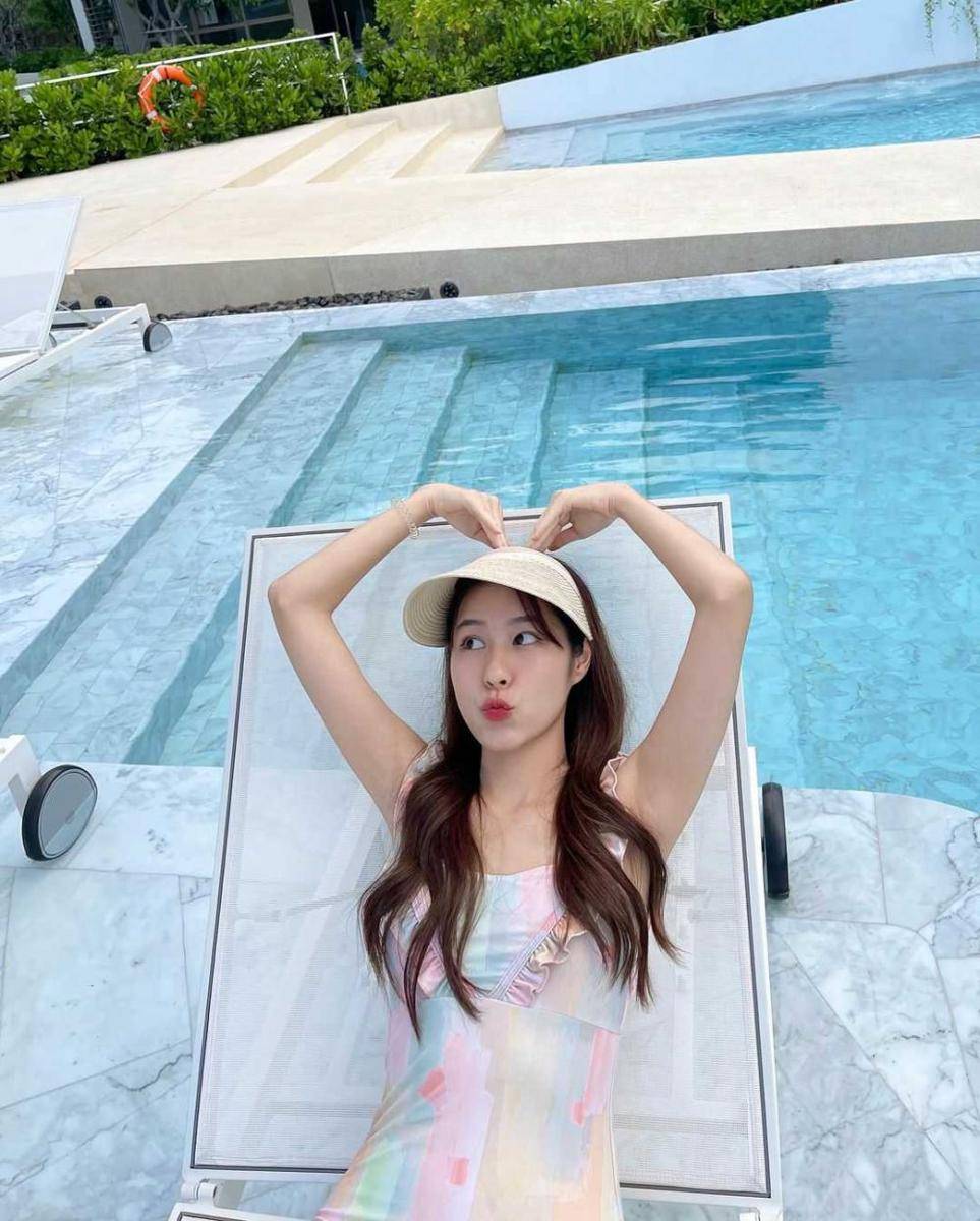 Ciize Apichaya (instagram.com/ciizezphr)